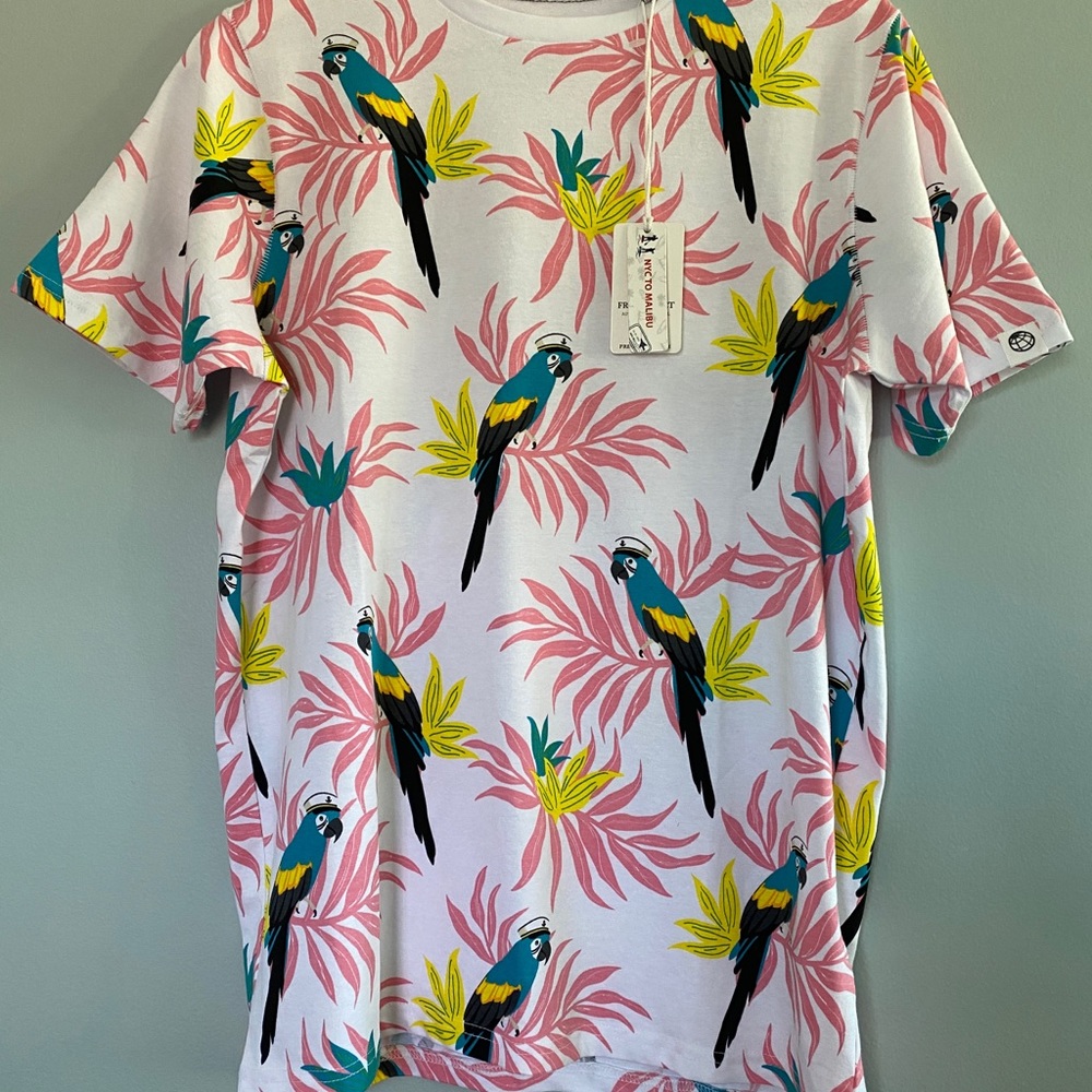Free Planet Men's Short Sleeve Tee Colorful Tropical Parrot Design Size Small